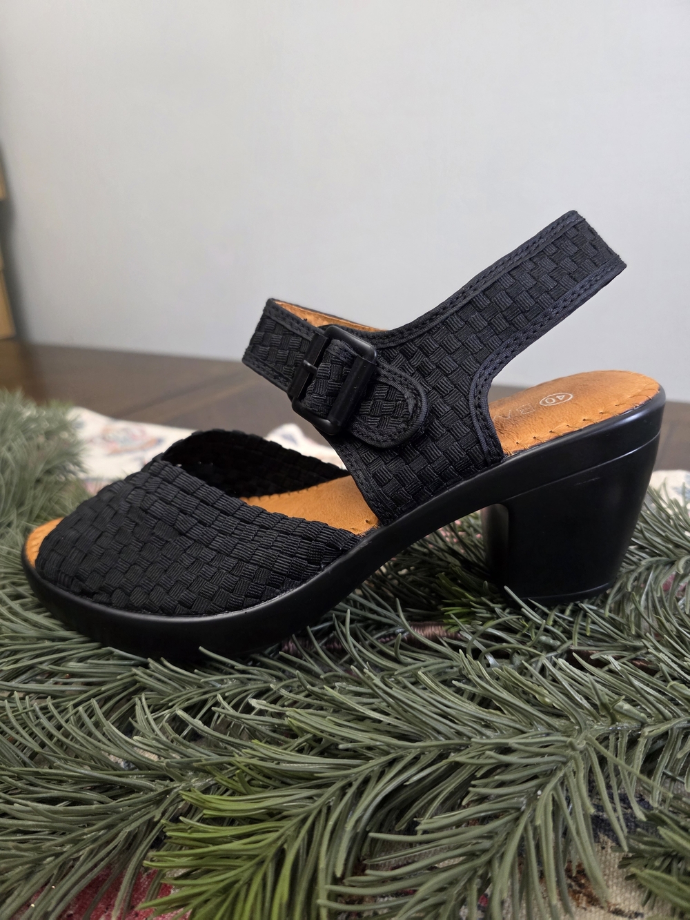 bernie mev. Women's Driscow Sandal in Black